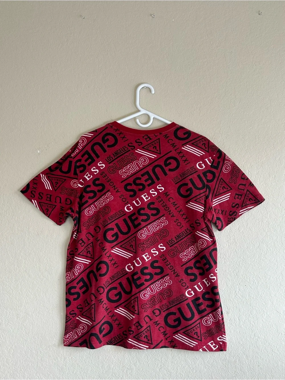 GUESS Men’s Large Red All Over Logo Graphic Tee - Picture 6 of 9